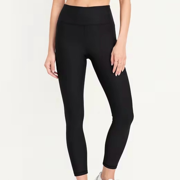 Old Navy Pants - Old Navy Black High-Waisted PowerSoft Rib Pocket
Leggings